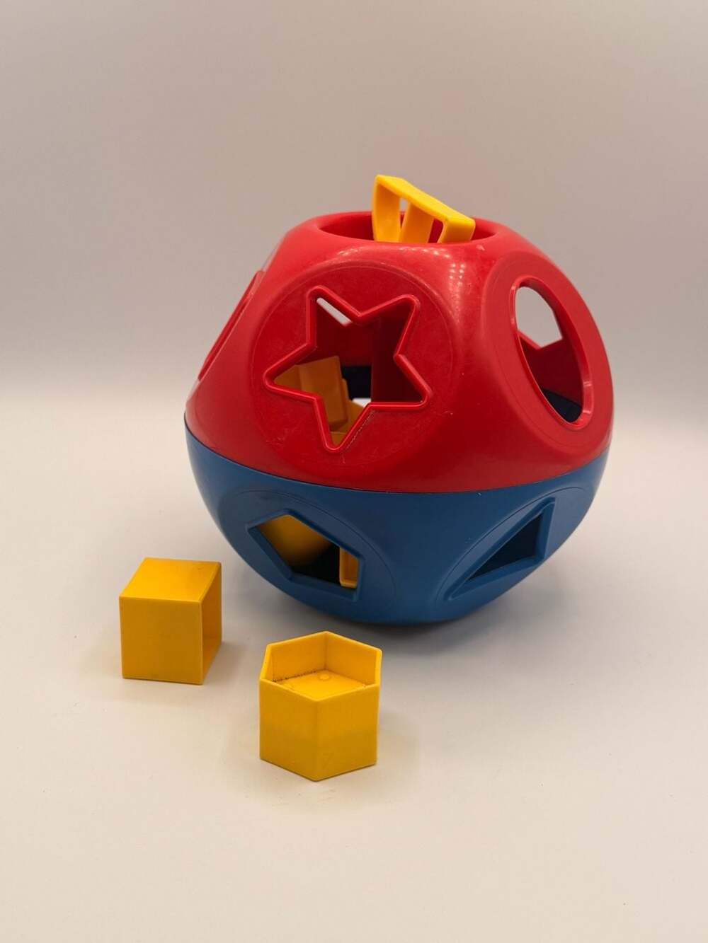 Tupperware Shape-O Toy Red Blue Ball Shape Sorter with Yellow Shapes